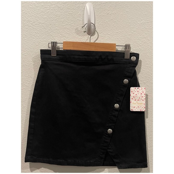 WE THE FREE Bohemian Snap Front Black Mini Skirt - Picture 2 of 5